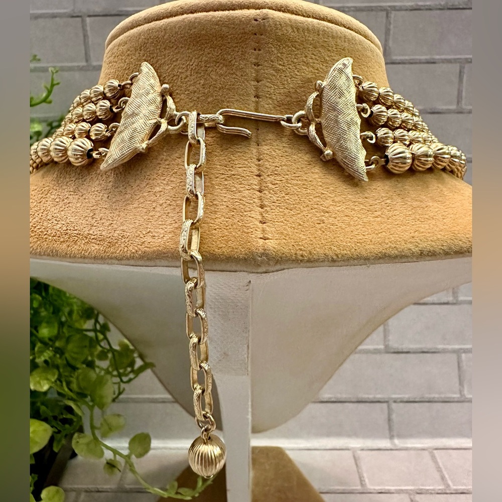 Vintage gold textured bead necklace - Picture 6 of 6